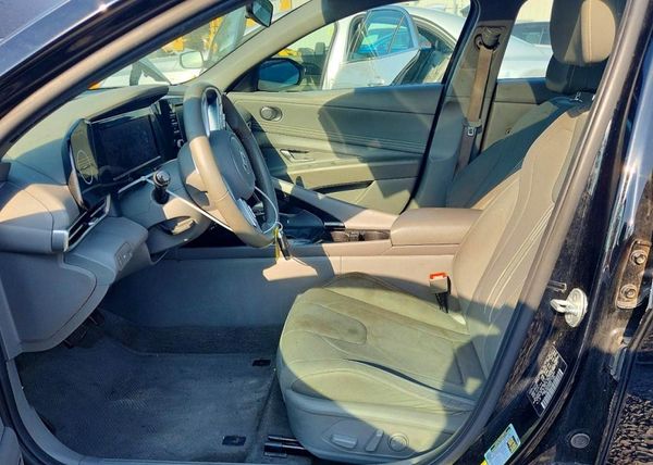 2022 HYUNDAI ELANTRA SEL w/ Premium Pkg