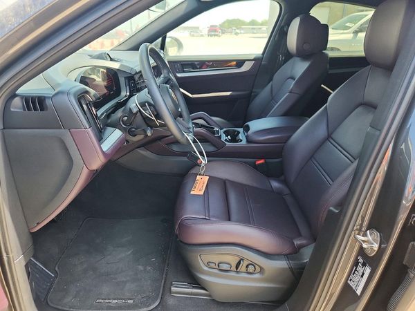 2025 PORSCHE CAYENNE