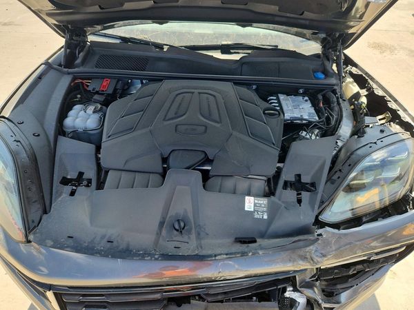 2025 PORSCHE CAYENNE