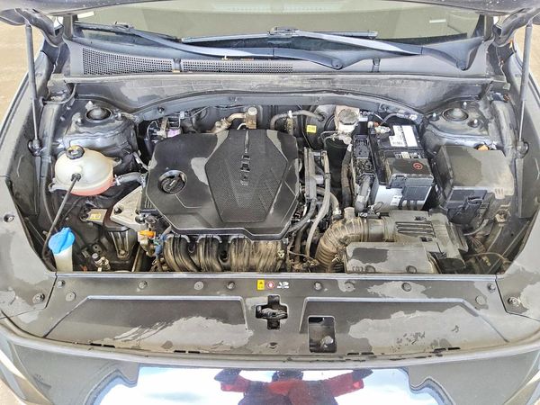 2023 HYUNDAI SANTA FE SEL — Engine bay