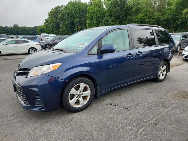 2018 TOYOTA SIENNA