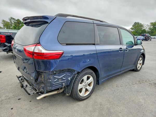 2018 TOYOTA SIENNA LE