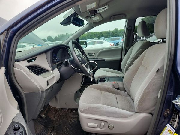 2018 TOYOTA SIENNA LE