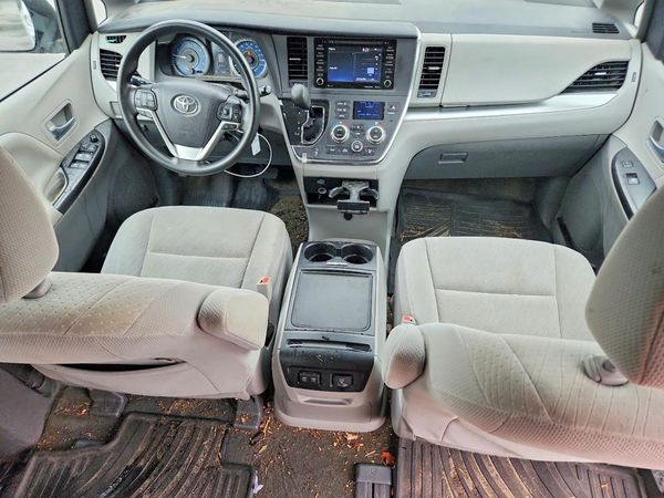 2018 TOYOTA SIENNA LE
