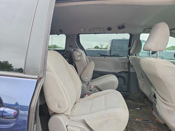 2018 TOYOTA SIENNA LE