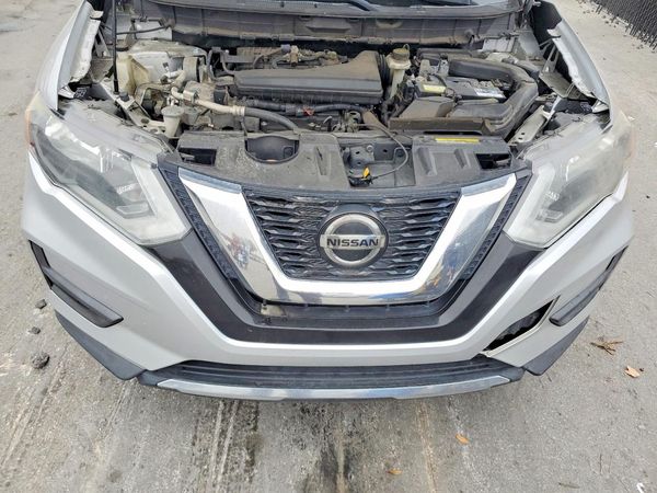 2018 NISSAN ROGUE — Engine bay