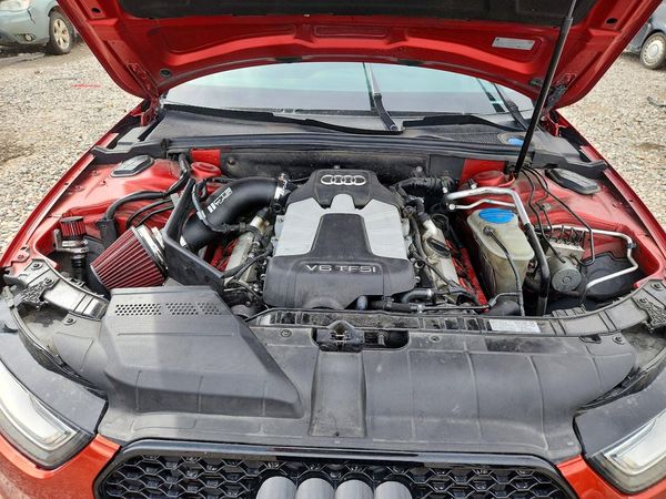 2013 AUDI S4/RS4 quattro Premium Plus — Engine bay