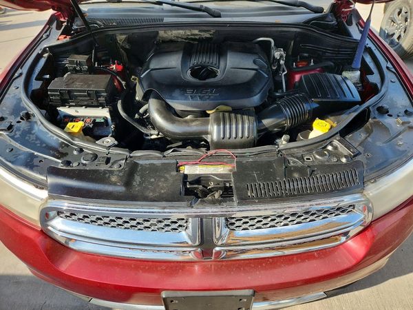 2013 DODGE DURANGO Citadel — Engine bay