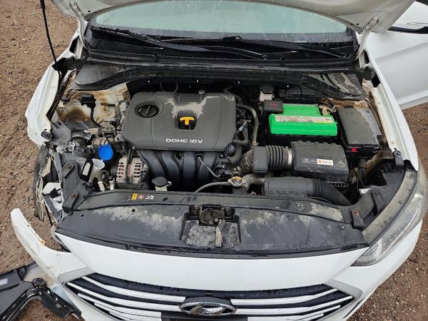 2017 HYUNDAI ELANTRA — Engine bay