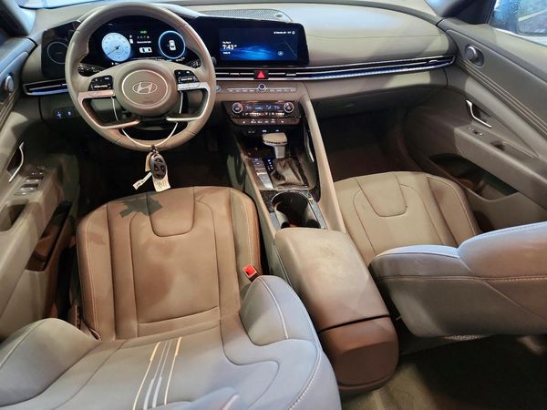 2025 HYUNDAI ELANTRA