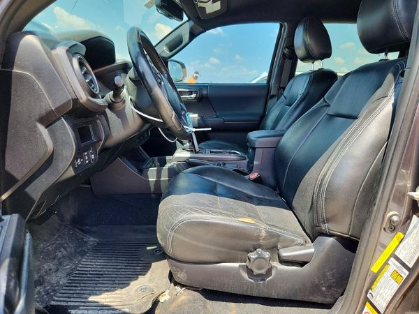2017 TOYOTA TACOMA