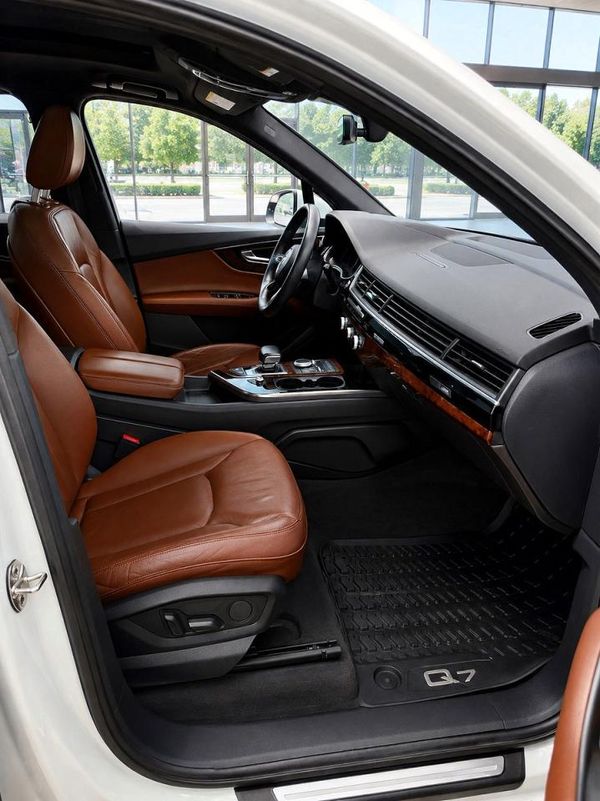 2017 AUDI Q7 quattro Premium