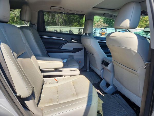 2016 TOYOTA HIGHLANDER