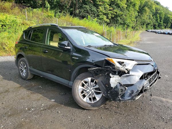 2018 TOYOTA RAV4 LE Plus/XLE — Passenger 3/4