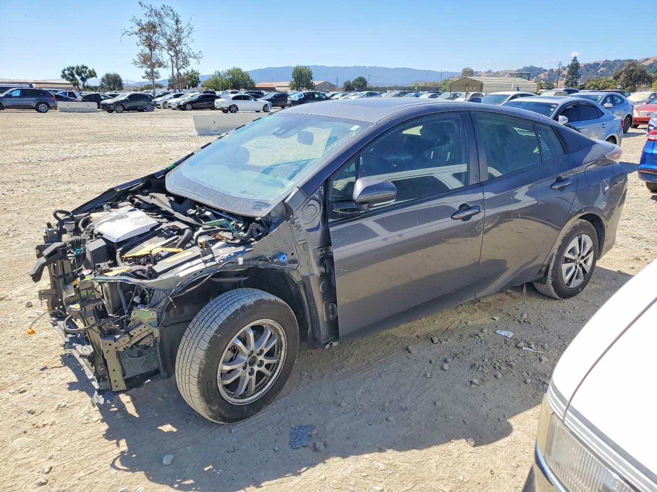 2016 TOYOTA PRIUS — Front 3/4