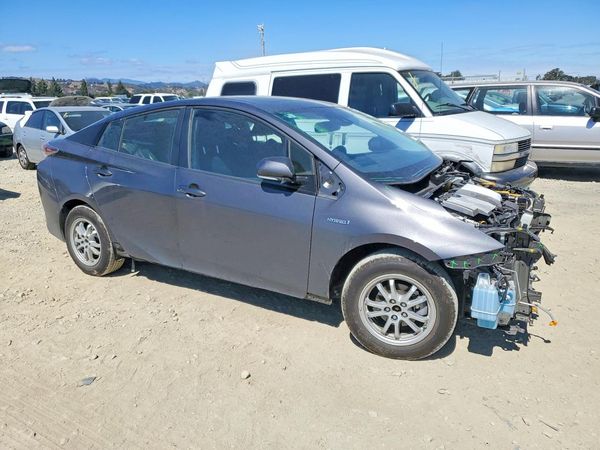 2016 TOYOTA PRIUS — Passenger 3/4