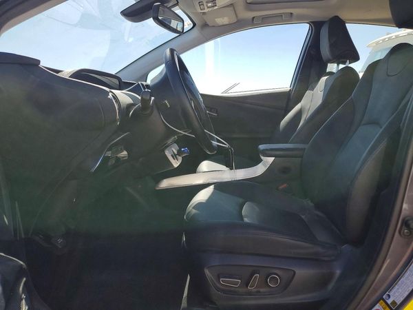 2016 TOYOTA PRIUS — DENT