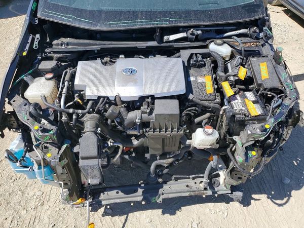 2016 TOYOTA PRIUS — Engine bay