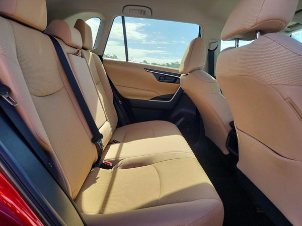 2019 TOYOTA RAV4 LE