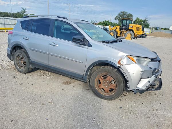 2017 TOYOTA RAV4 LE — Passenger 3/4