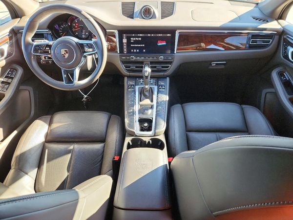 2020 PORSCHE MACAN