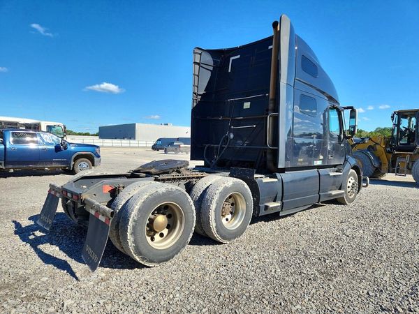 2020 VOLVO VN