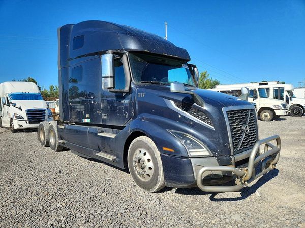 2020 VOLVO VN