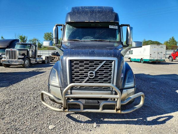 2020 VOLVO VN