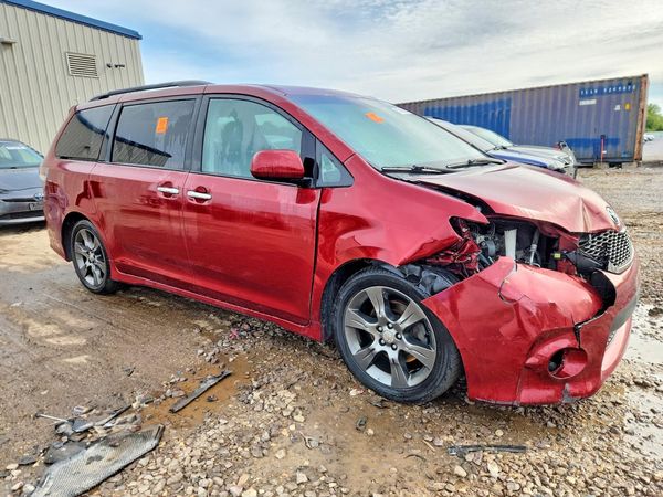 2016 TOYOTA SIENNA