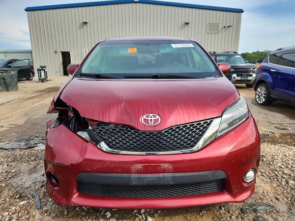 2016 TOYOTA SIENNA