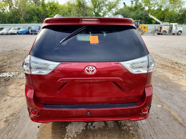 2016 TOYOTA SIENNA