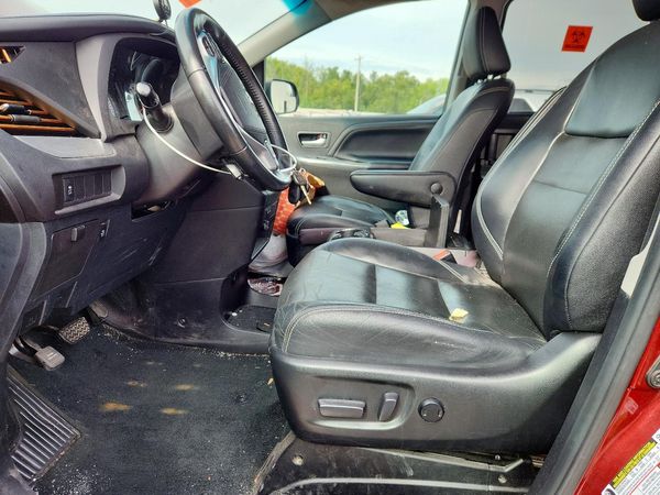 2016 TOYOTA SIENNA