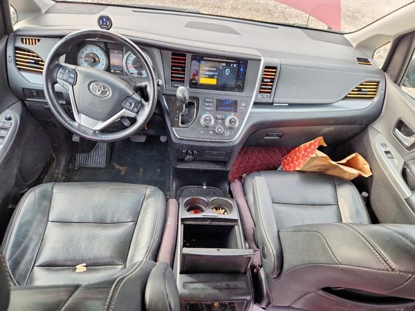 2016 TOYOTA SIENNA