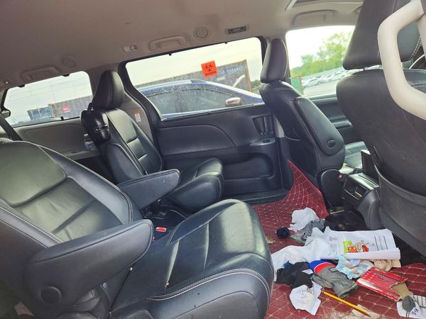 2016 TOYOTA SIENNA