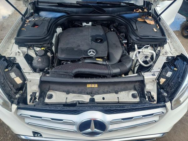 2020 MERCEDES-BENZ GLC-CLASS GLC300 — Engine bay