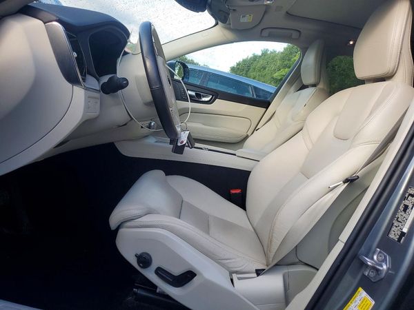 2020 VOLVO XC60