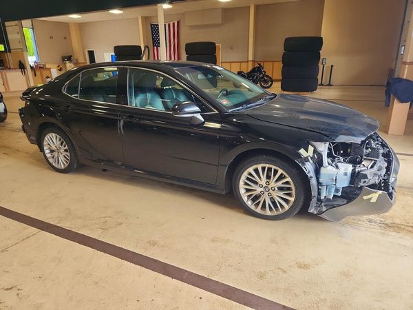 2018 TOYOTA CAMRY