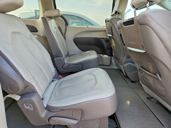 2017 CHRYSLER PACIFICA