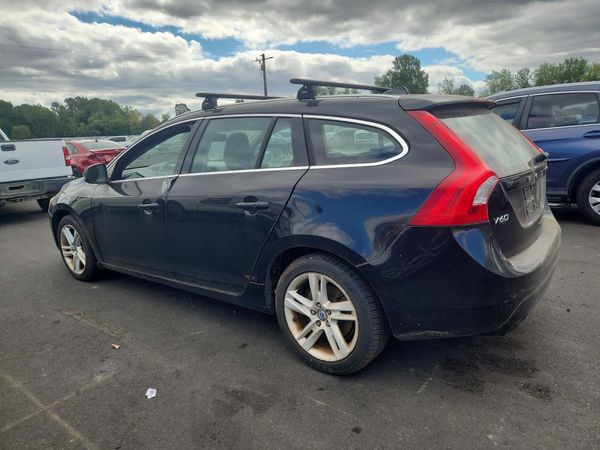 2015 VOLVO V60 Premier (non R design)