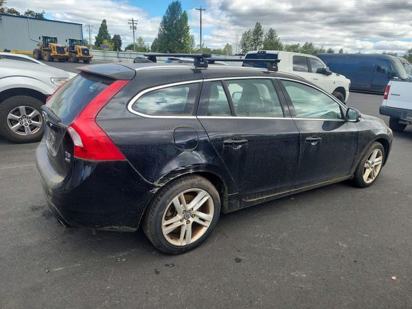 2015 VOLVO V60 Premier (non R design)