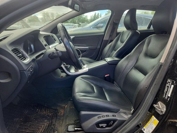 2015 VOLVO V60 Premier (non R design)