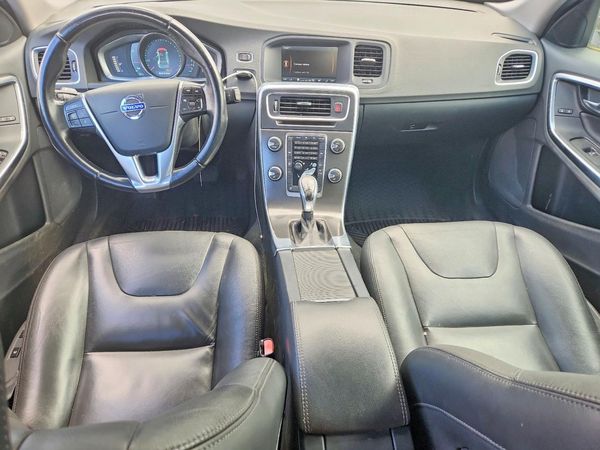 2015 VOLVO V60 Premier (non R design)