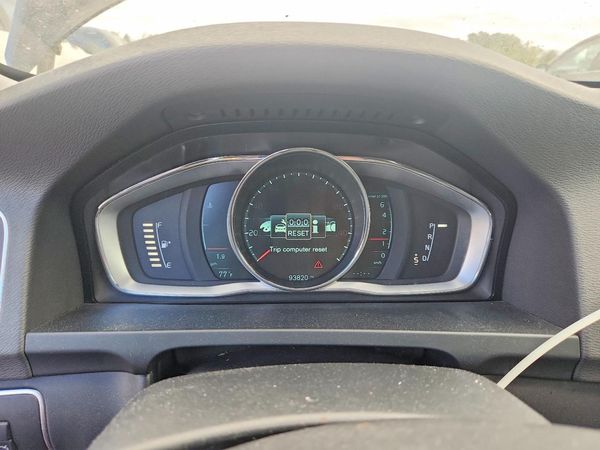 2015 VOLVO V60 Premier (non R design)