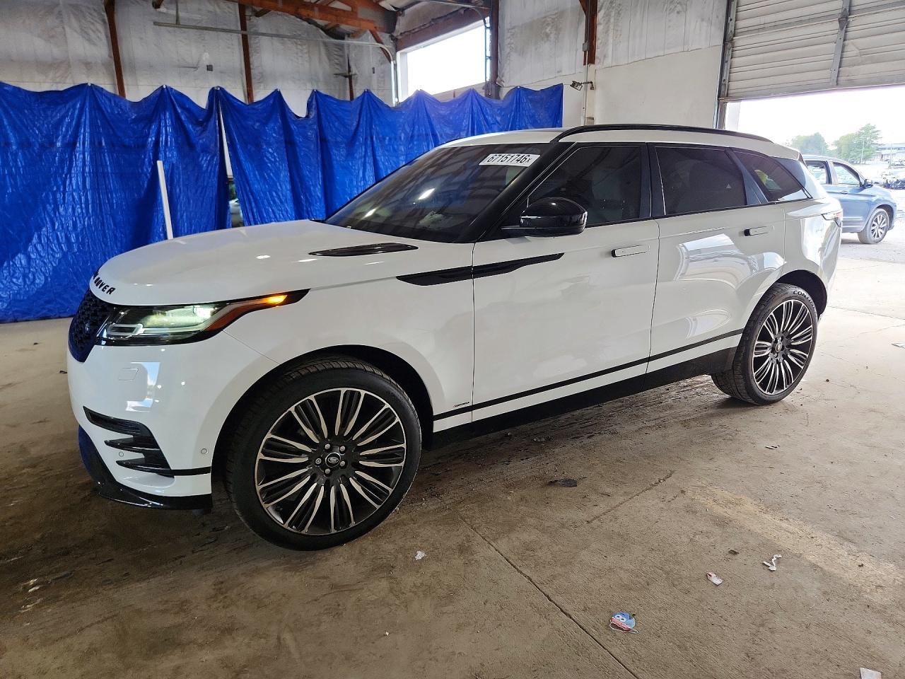 2019 LAND ROVER RANGE ROVER VELAR R-Dynamic SE — Front 3/4
