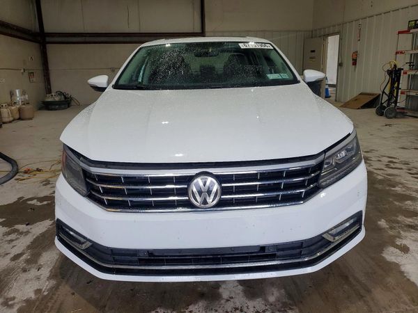 2018 VOLKSWAGEN PASSAT SE, SE w/ Technology