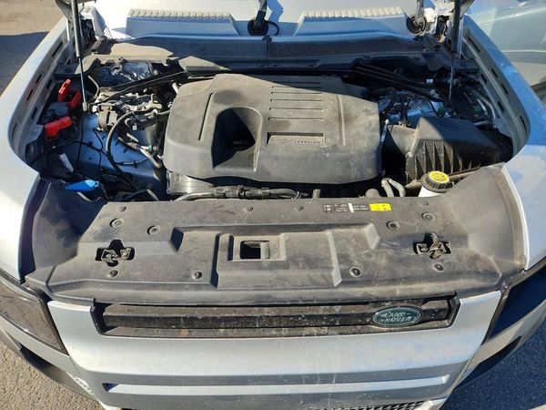 2020 LAND ROVER DEFENDER 110 1st Edition — Engine bay