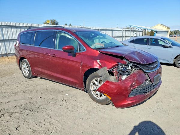 2020 CHRYSLER VOYAGER
