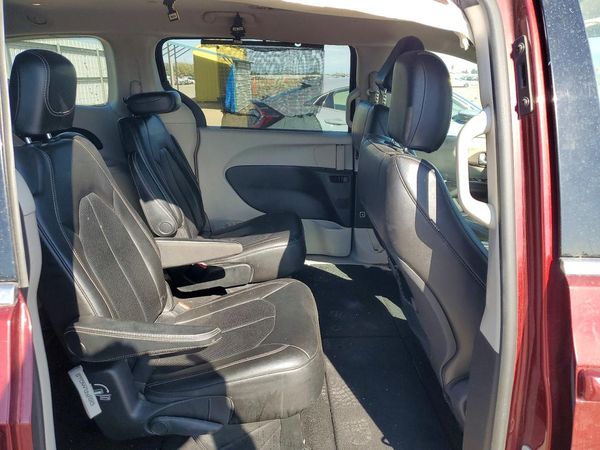2020 CHRYSLER VOYAGER