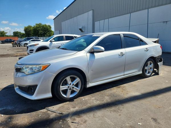 2014 TOYOTA CAMRY