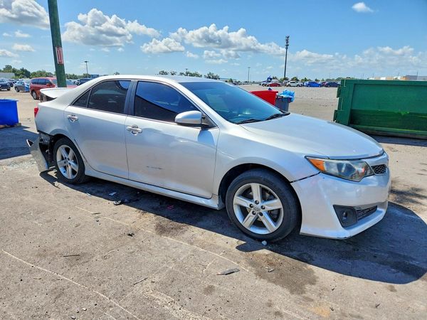 2014 TOYOTA CAMRY